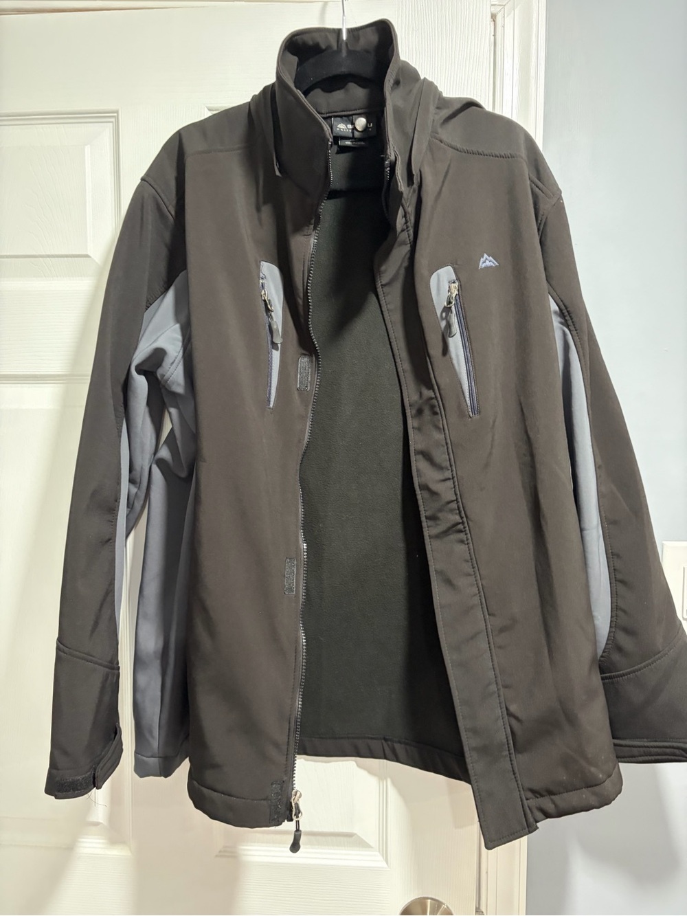 Snozu Men's Two-Tone Performance Softshell Jacket - Dark Brown & Light Gray